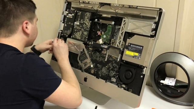Ремонт iMac 27. Замена видео карты. смотреть онлайн