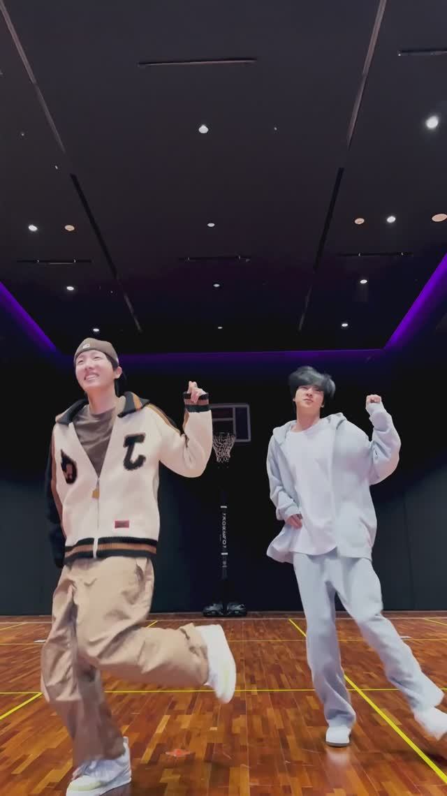 JHOPE - ‘Sweet Dreams’ dance practice mirrored смотреть онлайн