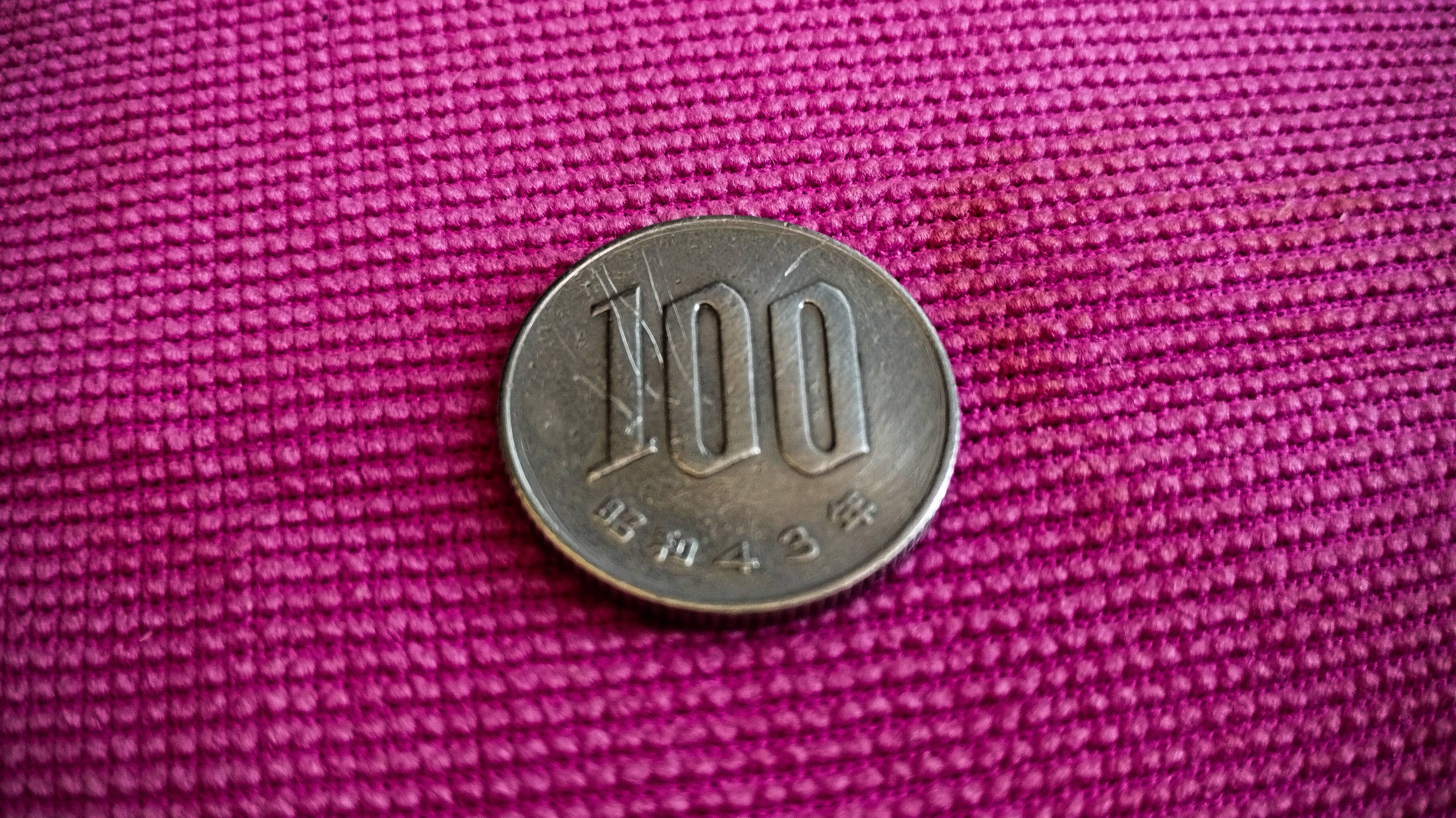 Toyota Vista Ardeo. Японская монета.