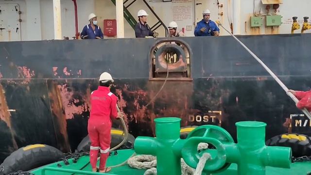 ASSISTING DOCKING MV MALLIKA NAREE#ships docking/undocking смотреть онлайн