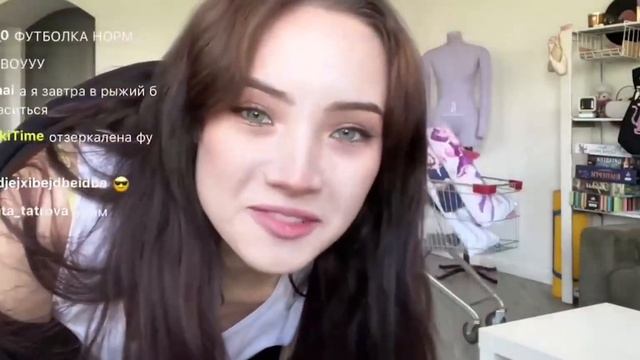 Карина карамбейби СЛУЧАЙНО СПАЛИЛА ГРУДЬ 😍 смотреть онлайн