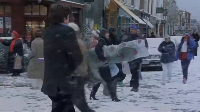 Notting Hill [1999] - Ain't no Sunshine Song смотреть онлайн