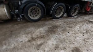 Кенворт Т-660.  Провалился в мокром снегу