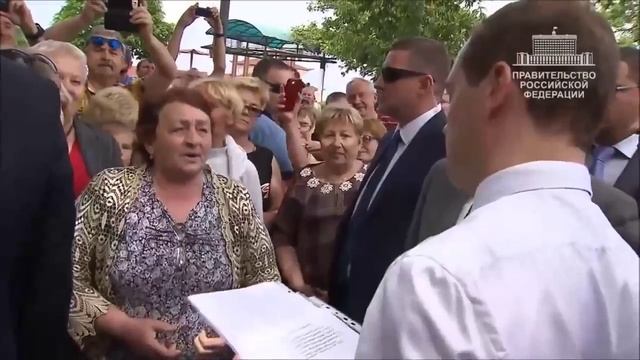 Медведев： Денег нет. Вы держитесь здесь. 3 мая 2021 г. смотреть онлайн