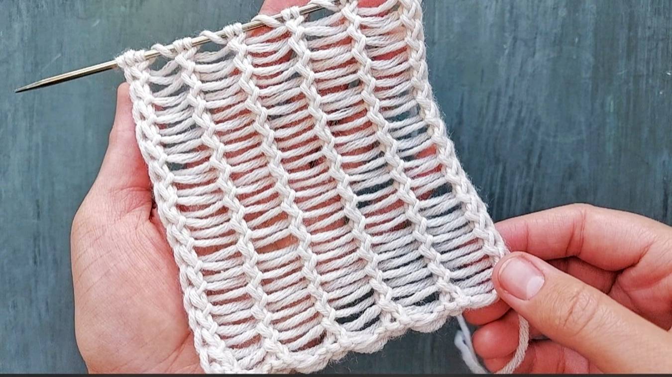 Оригинальный узор со спущенными петлями для вязания топа, джемпера смотреть онлайн