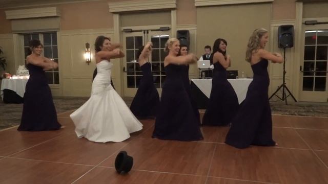 Diane Simpson's Bridal Party Dance - "Man I Feel Like A Women" смотреть онлайн