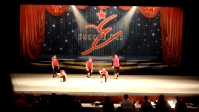 Din Daa Daa Dance смотреть онлайн