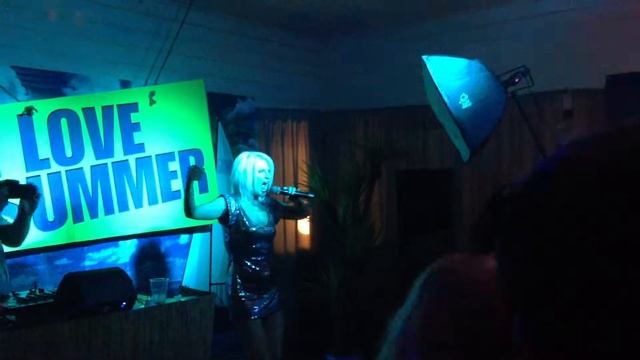 Julia Gontkevich - House Diva Live In Obiralovka