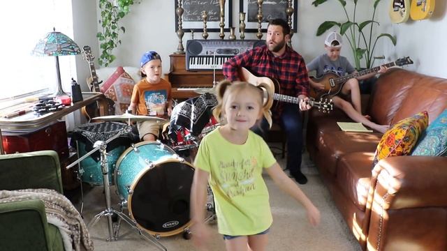Colt Clark and the Quarantine Kids play "Summertime Blues" смотреть онлайн