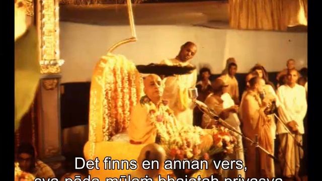 Prabhupada 0814 Gud har inget att göra Han är nöjd i Sig Själv Inte heller har Han någon längtan смотреть онлайн