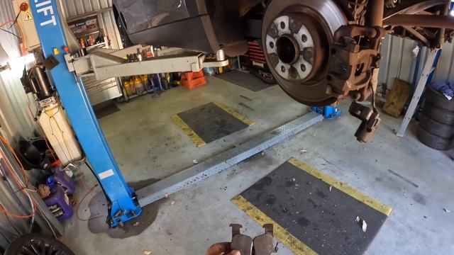 Crap To Cream Mini Cooper Clubman F54 Rear Brake Pad Repair / Replacement With Electric Handbrake