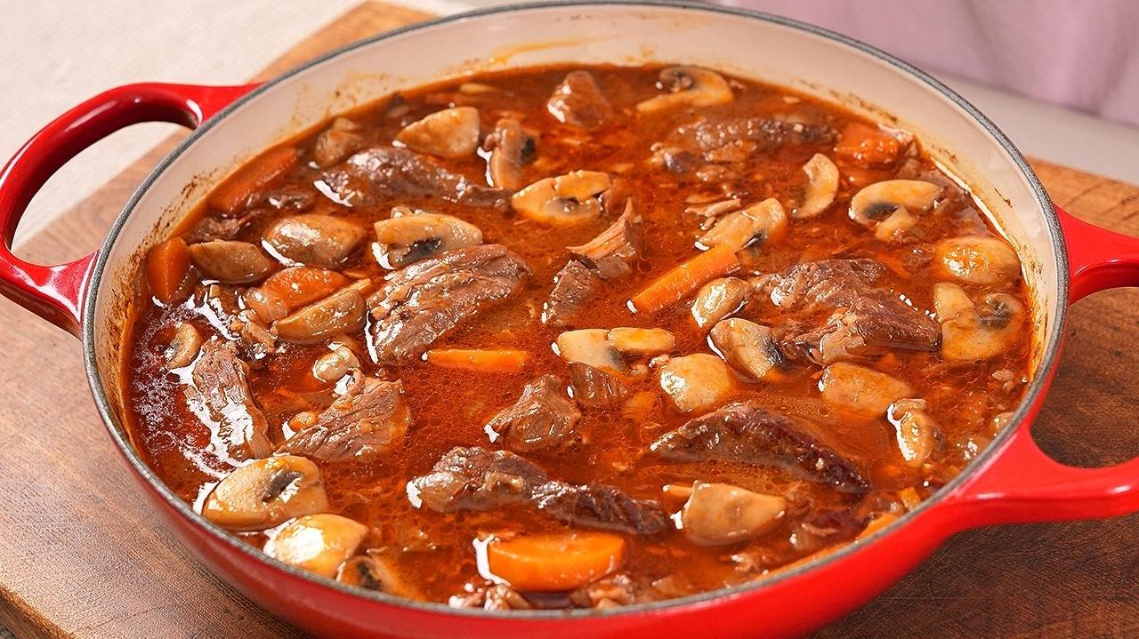 Любимое блюдо из прошлого - ТУШЕНАЯ ГОВЯДИНА с подливой. Это мясо просто тает во рту!