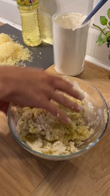 Шарики из картофельного теста с сыром