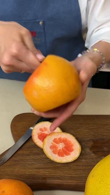 Оказывается грейпфрут легко чистить! #грейпфрут #чистимгрейафрут #лайфках смотреть онлайн