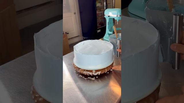 Mira lo qué pasa cuando el pastel tiene mucha leche смотреть онлайн