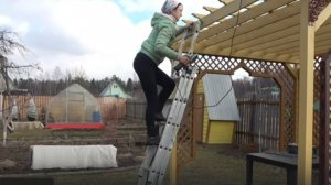 6 соток 14 марта 2025 года. Одна на даче в шторм. Вечер без света....