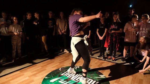 1/2 DH BEGINNERS | LUNTIK VS ТЫЧИНКИНА ВАЛЕРИЯ | DANCEHALL PULL UP 2019 смотреть онлайн
