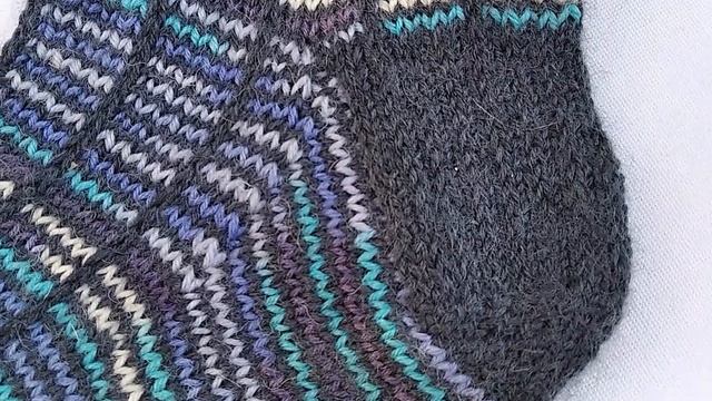 Уж небо осенью дышало.../Сентябрьские носки в СП #носочная_коробочка_шурм #knittingsocks #handmade