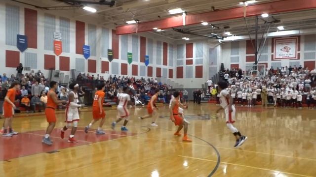 Daniel Sofield just misses a 3 after Rob Higgins free throw смотреть онлайн