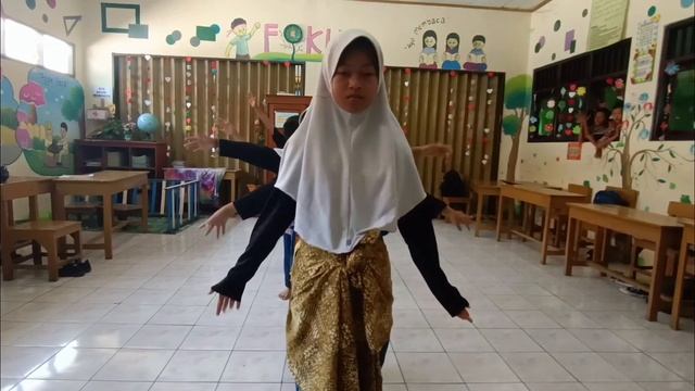 Tari Tradisional Manuk Dadali untuk Siswa Sekolah Dasar_SD Negeri Jrakahpayung_Kelas 4 смотреть онлайн