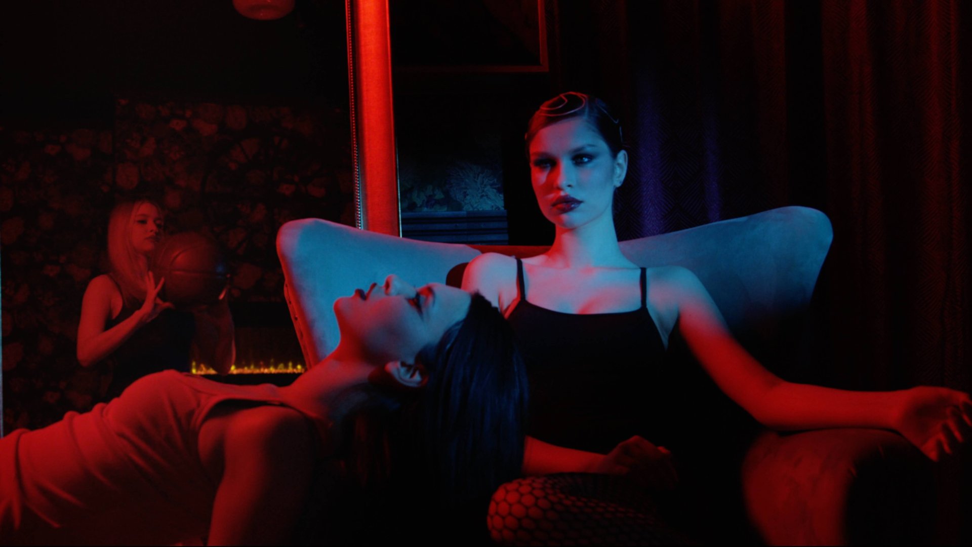 SEREBRO – Надоело (105) | Official video смотреть онлайн