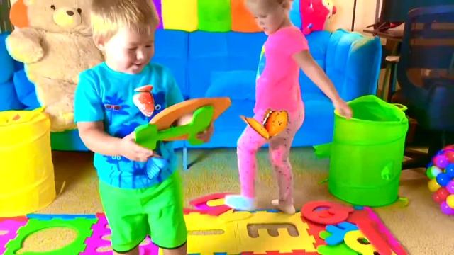 Песня Про АЛФАВИТ Видео Для Детей с Катей и Лавриком смотреть онлайн