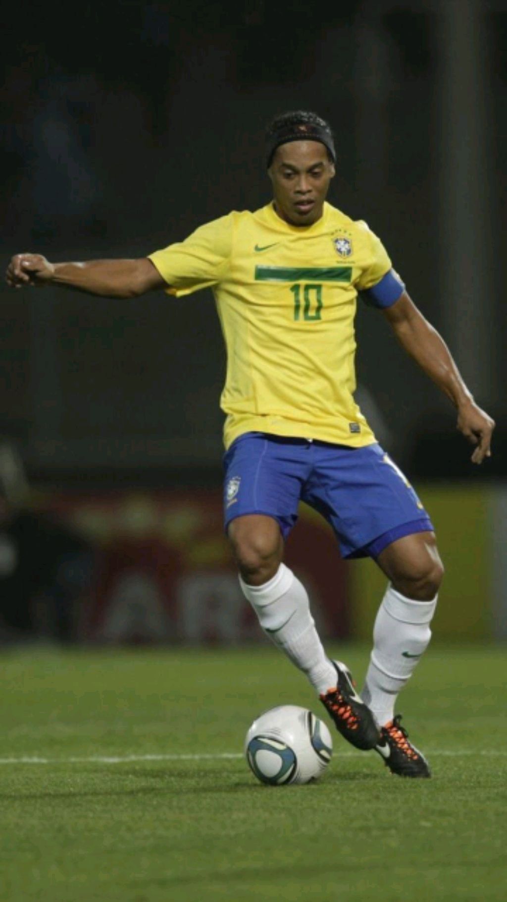 какие трофеи были у Роналдиньо переход в барсу 2003-2008