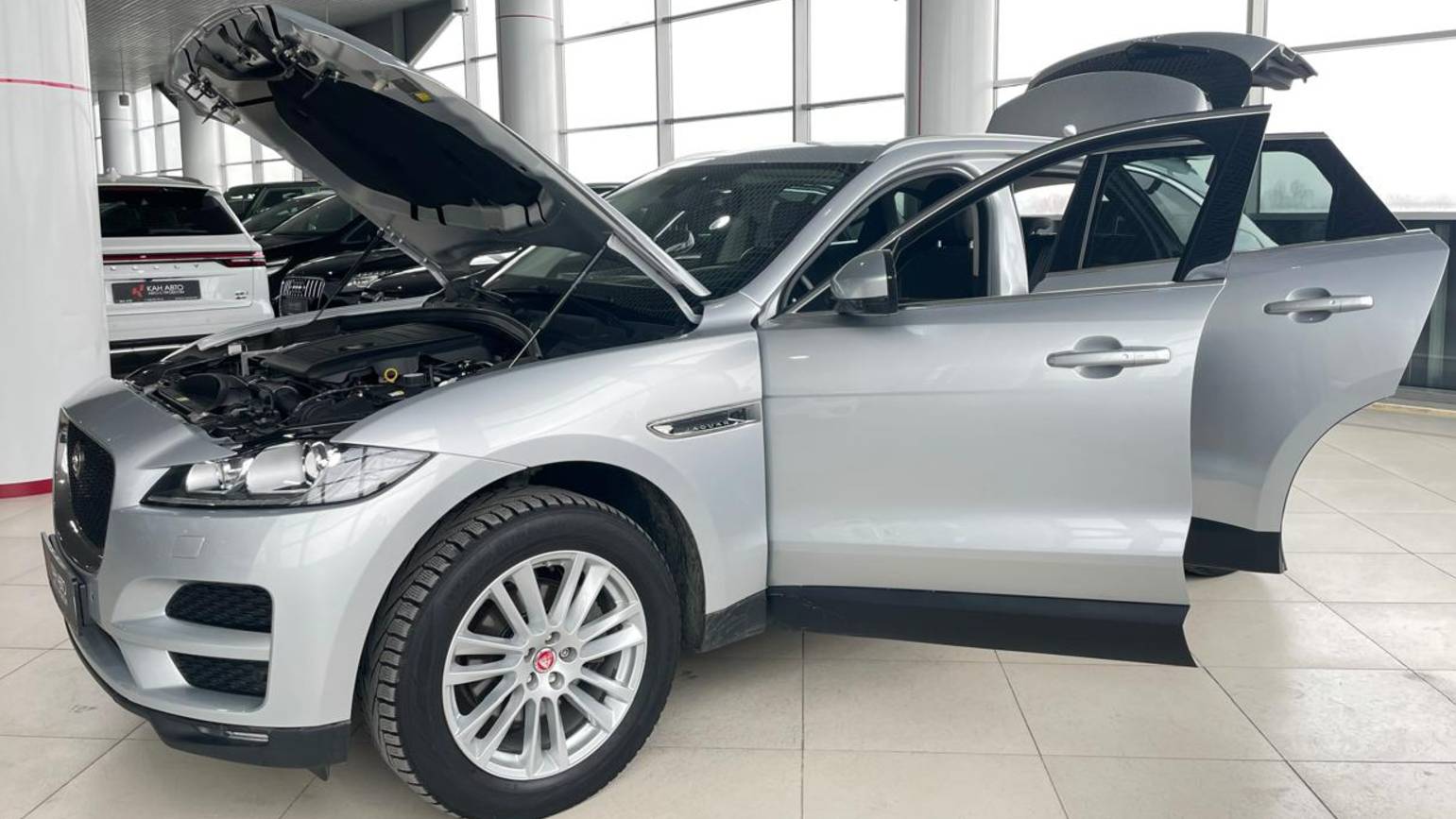 Jaguar F-Pace I (2016—2020) 2.0 AT (180 л.с.) Prestige смотреть онлайн