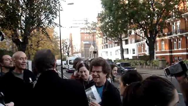 Visiting Abbey Road with White Sister смотреть онлайн