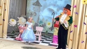 "Алиса в стране чудес" утренник на 8 марта