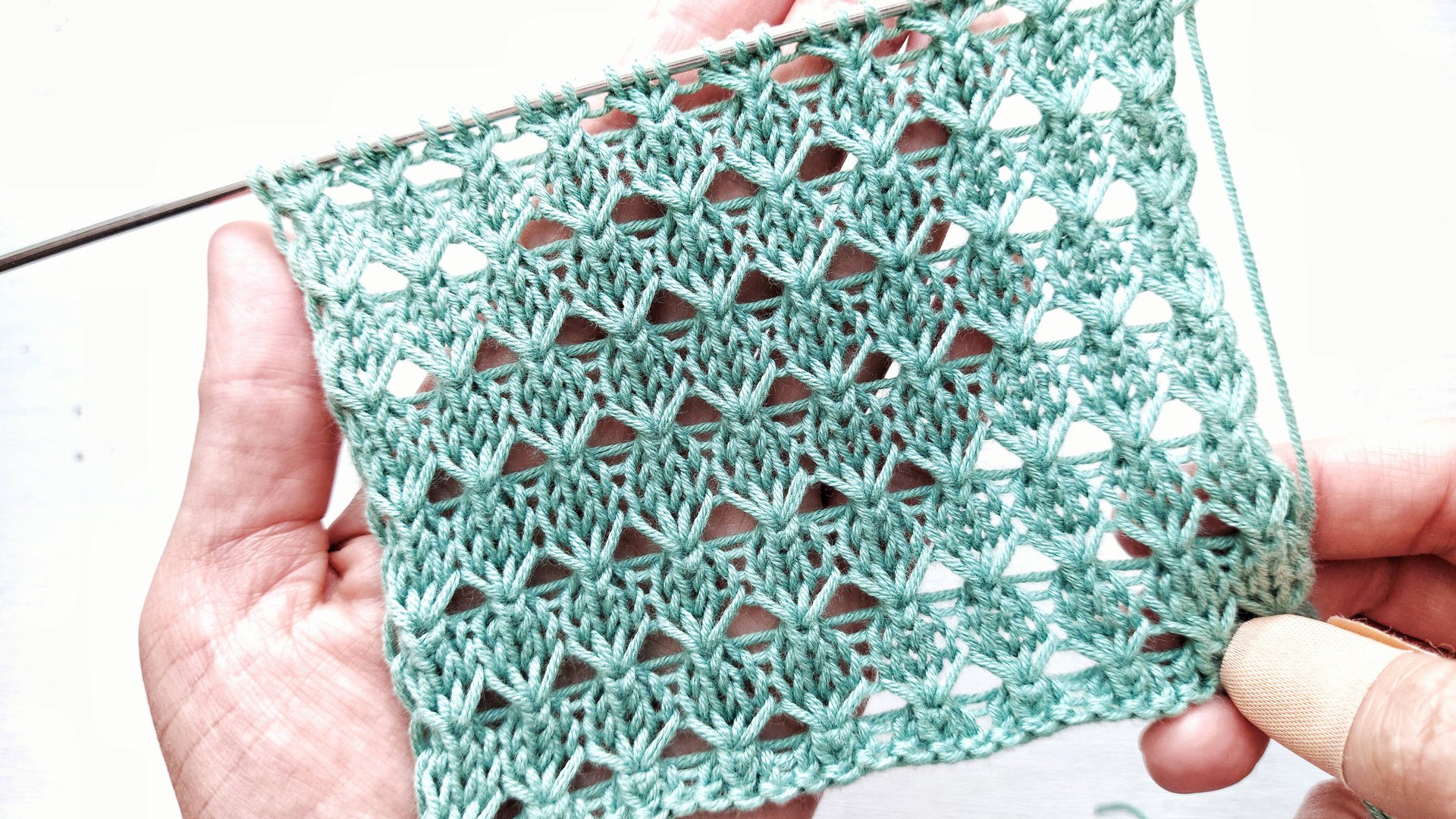 Симпатичный узор с ажурным эффектом для вязания джемпера , летнего топа смотреть онлайн