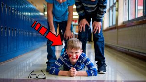 Хулиганы напали не на того мальчика. Через секунду они горько пожалели!