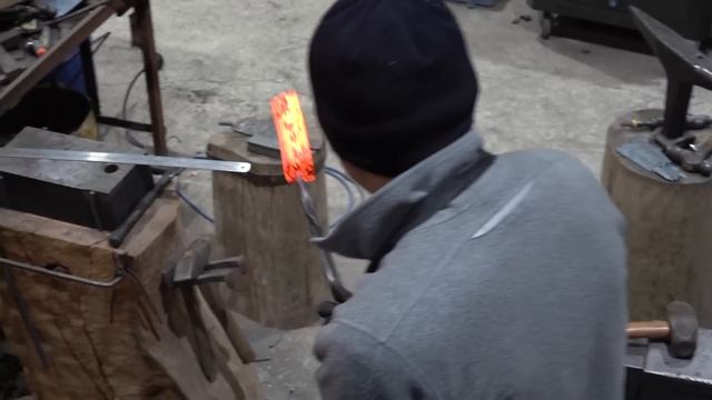 Как сделать дамасский топор. Корейские мастера ножей ручной работы смотреть онлайн