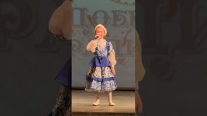 Девочка-Россия, автор музыки и слов Эльмира Путилова. Исполняет Разбитнова Анна, 8 лет