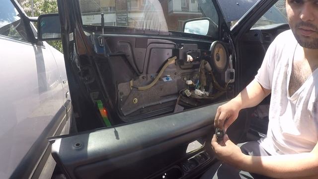 How to Replace Front Doors, Door Panels and more on P80 Volvo S70/V70 смотреть онлайн