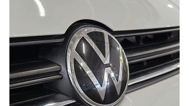 Volkswagen Polo Vivo 1.6 Comfortline TIP смотреть онлайн