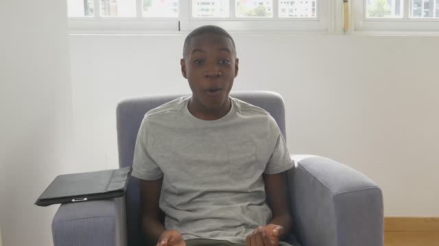 Own it 1 / Language in action / Unit 8.2 / past simple смотреть онлайн