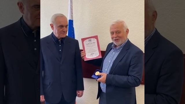 Ингушетия.Мурату Зязикову вручена премия «Универсальный человек» имени М.В.Ломоносова. смотреть онлайн