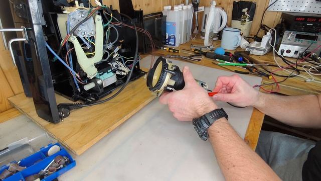 Jura C9. Меняем щётки кофемолки.