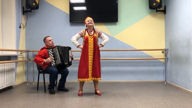 Олеся Тараненко поёт Частушки смотреть онлайн