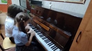 Зайкова Елена, Зайкова Ольга
ДШИ №8 им.Виллуана
преп. Ситникова К.И.
Э.Градески «Мороженое»