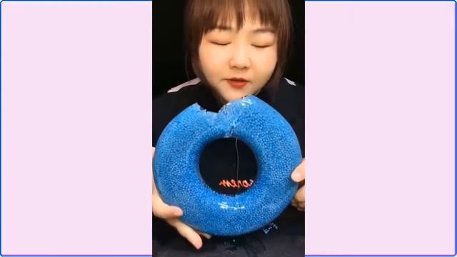 Pretty Lips Смешные звуки еды ASMR Слушайте внимательно! Ice ASMR Basil Seed Ice Mock Real Sound #5 смотреть онлайн