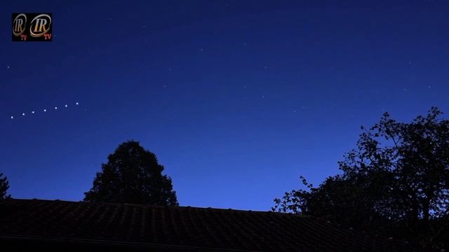 Satarlink Satellite train on sky at night |کشمیر اور گردونواح میں دکھائی دینے والی خوفناک روشنی смотреть онлайн