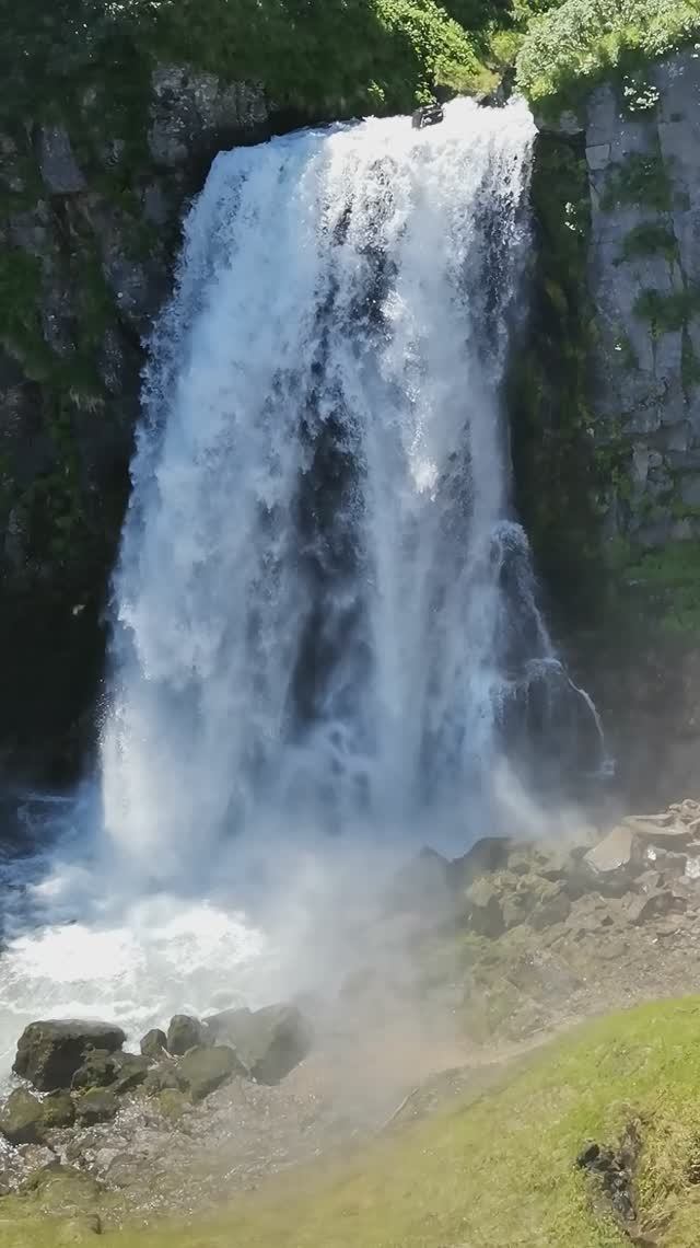 Водопад волосы Вероники. Ныне Снежный Барс
