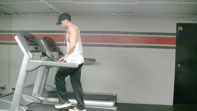 Uptown Funk Treadmill Dance - Carson Dean смотреть онлайн