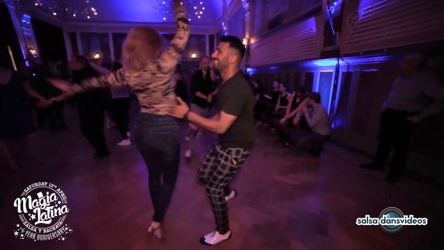 Pedram en Partner dansen Salsa bij salsafeest Magia Latina in Nijmegen смотреть онлайн
