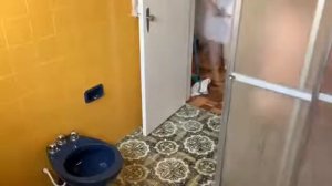 جات عندي صاحبتي دخلت دوش وطلبت مني نعطيها فوطة شوفو مفاجأة شنو وقع 👙👜💋👅