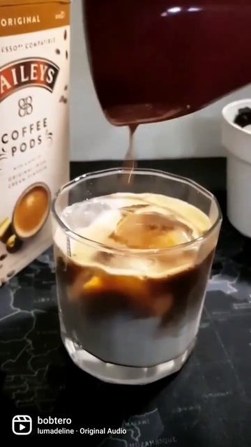 Baileys Coffee Milk! So Creamy! смотреть онлайн