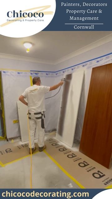 Airless Paint Spraying Etch Primer On To Varnished Doors смотреть онлайн