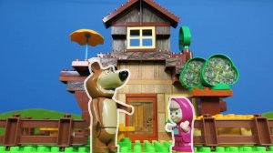 Игрушки Маша и Медведь домик для мишки из конструктора